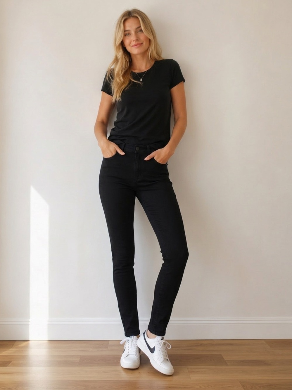 Levi's NWT Women's Black Skinny Jeans - Midrise~Size 29